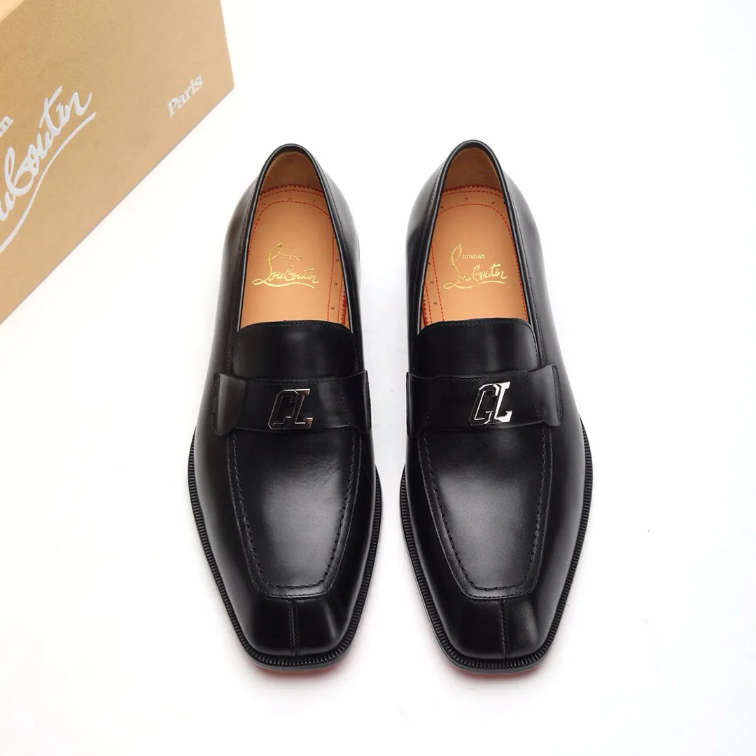 Batch 1,080 yuan 💰••New real shots••CL～High-end men’s 👔casual•loafers with red soles! ••🆑Genuine and top-quality goods from original orders ••✅💯 Purchase goods from top-quality original orders! Original imported patterned cowhide ➕Imported cowhide lining ➕Cowhide feet ➕Original leather outsole~🉑️Feel free to compare the authentic ones! Size: 38-44 (45.46.47 can be customized)